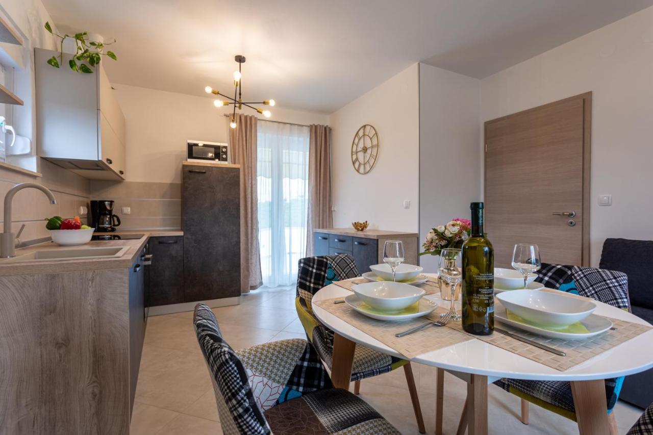 Apartment Ivan Sveti Ivan Dobrinjski エクステリア 写真